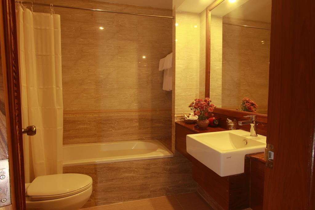 Raza Gyo Hotel Баган Екстериор снимка