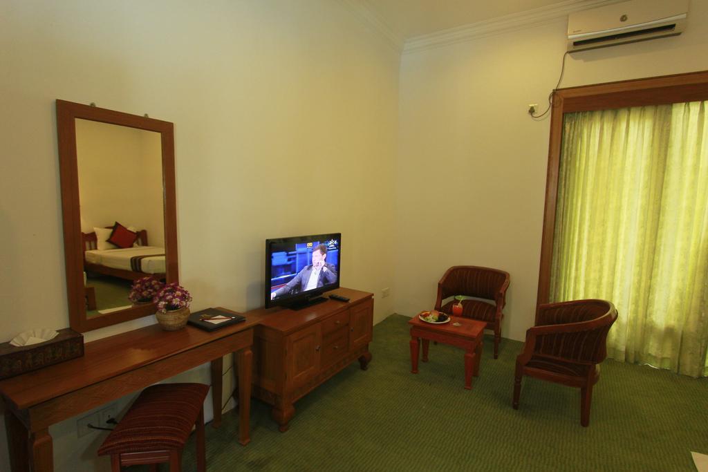 Raza Gyo Hotel Баган Екстериор снимка