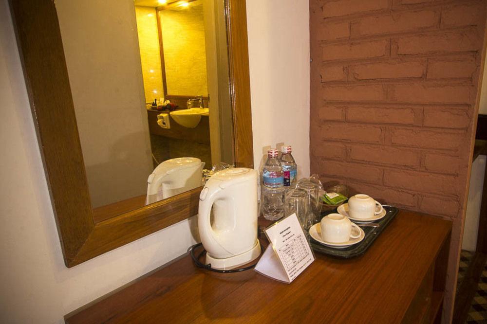 Raza Gyo Hotel Баган Екстериор снимка