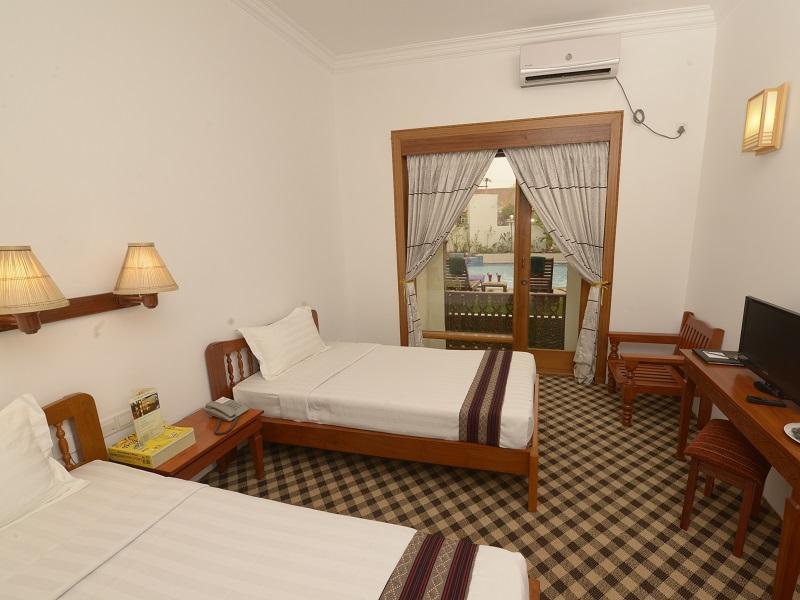 Raza Gyo Hotel Баган Екстериор снимка