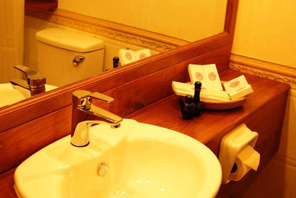 Raza Gyo Hotel Баган Екстериор снимка