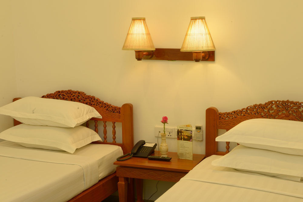 Raza Gyo Hotel Баган Екстериор снимка