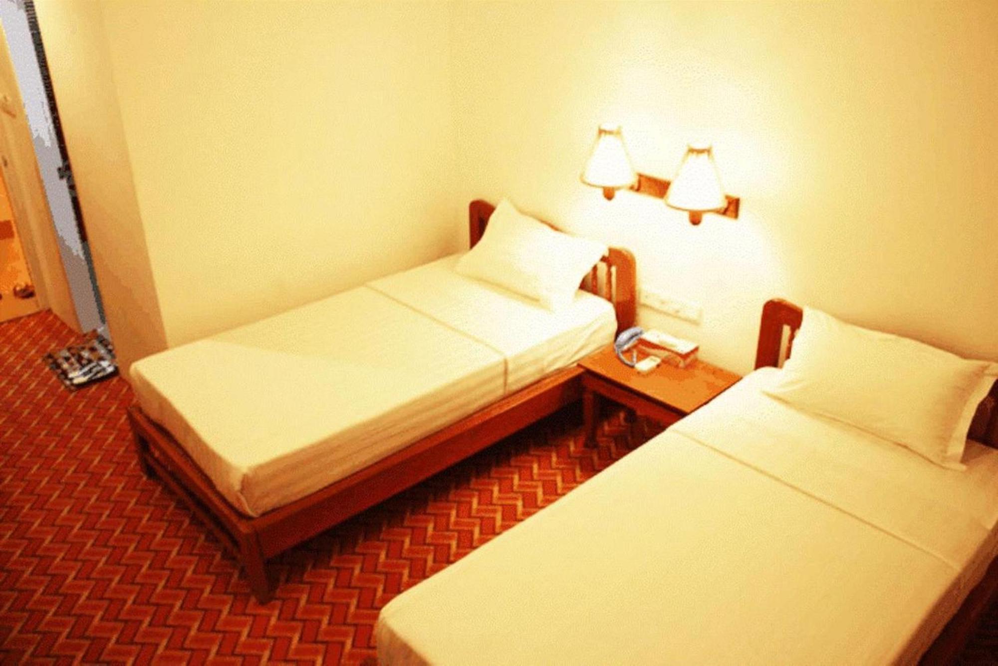 Raza Gyo Hotel Баган Екстериор снимка