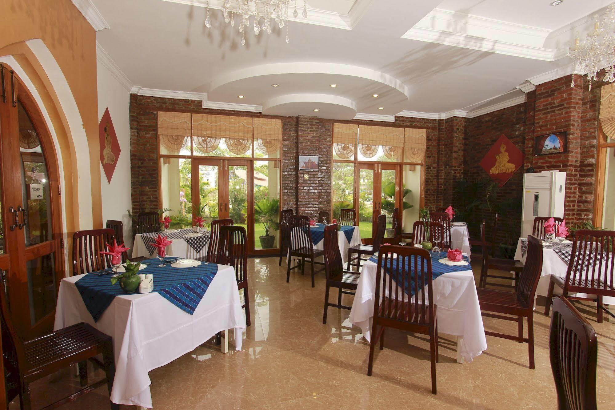 Raza Gyo Hotel Баган Екстериор снимка
