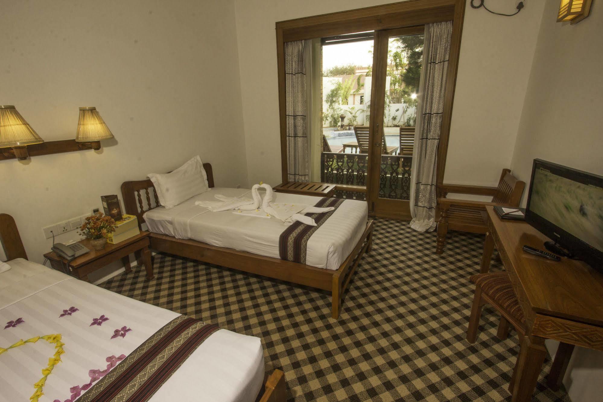 Raza Gyo Hotel Баган Екстериор снимка