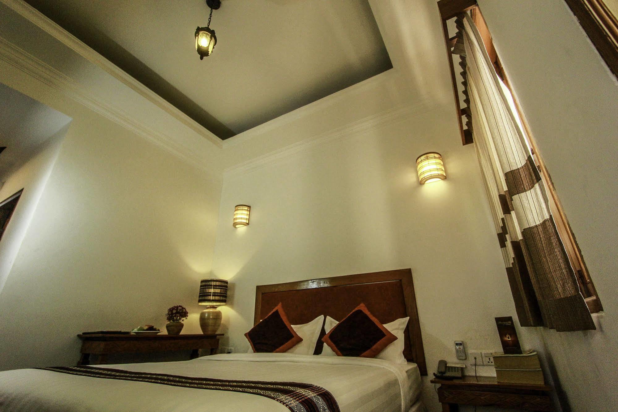 Raza Gyo Hotel Баган Екстериор снимка