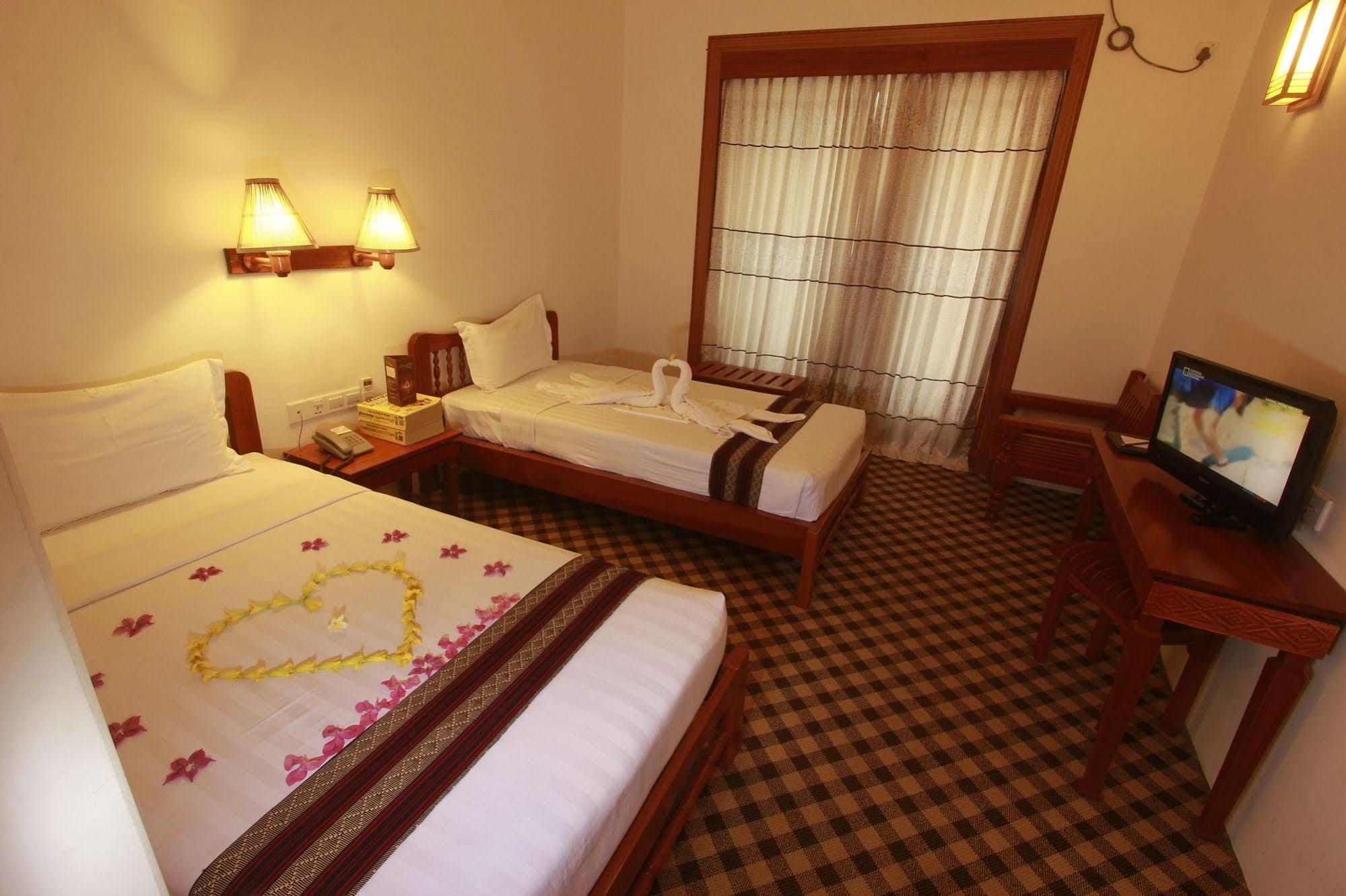 Raza Gyo Hotel Баган Екстериор снимка