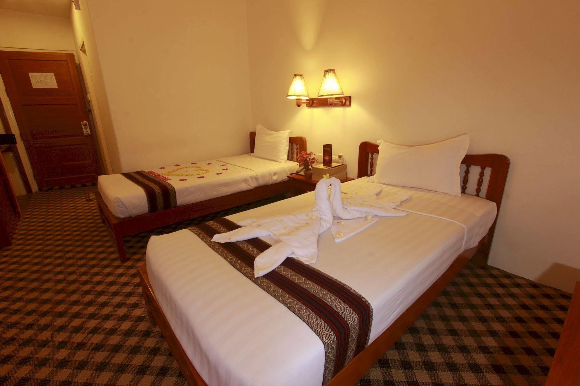 Raza Gyo Hotel Баган Екстериор снимка
