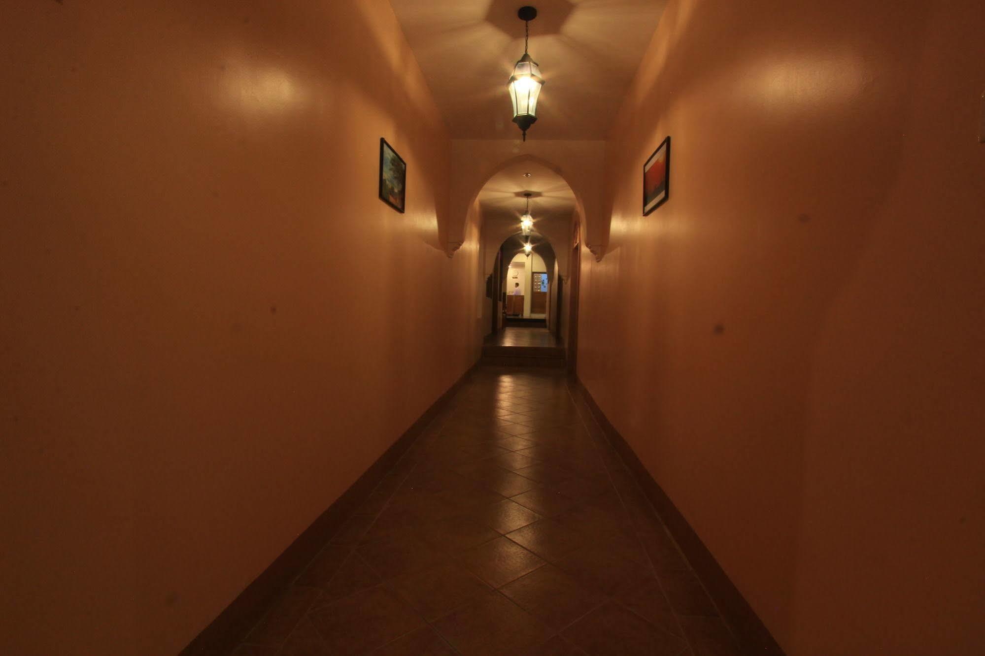 Raza Gyo Hotel Баган Екстериор снимка