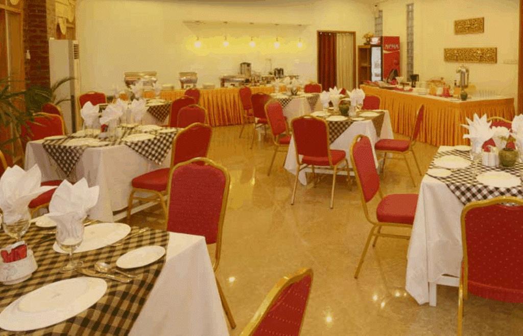 Raza Gyo Hotel Баган Екстериор снимка