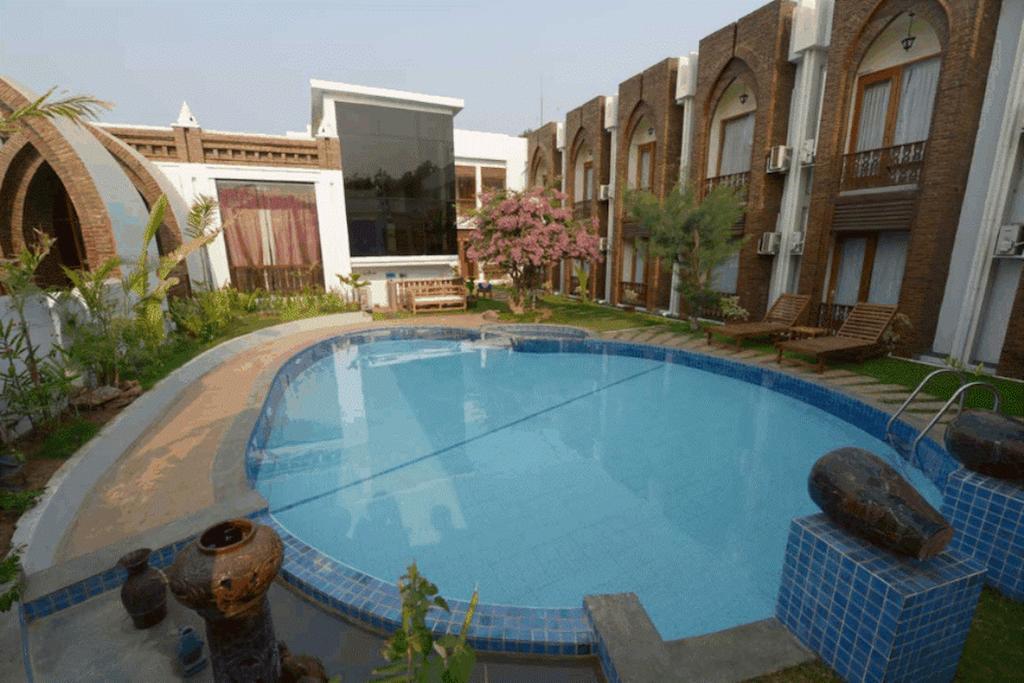 Raza Gyo Hotel Баган Екстериор снимка